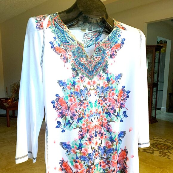 NWT Live and Let Live Embellished Floral Print Top size Large - Picture 2 of 6